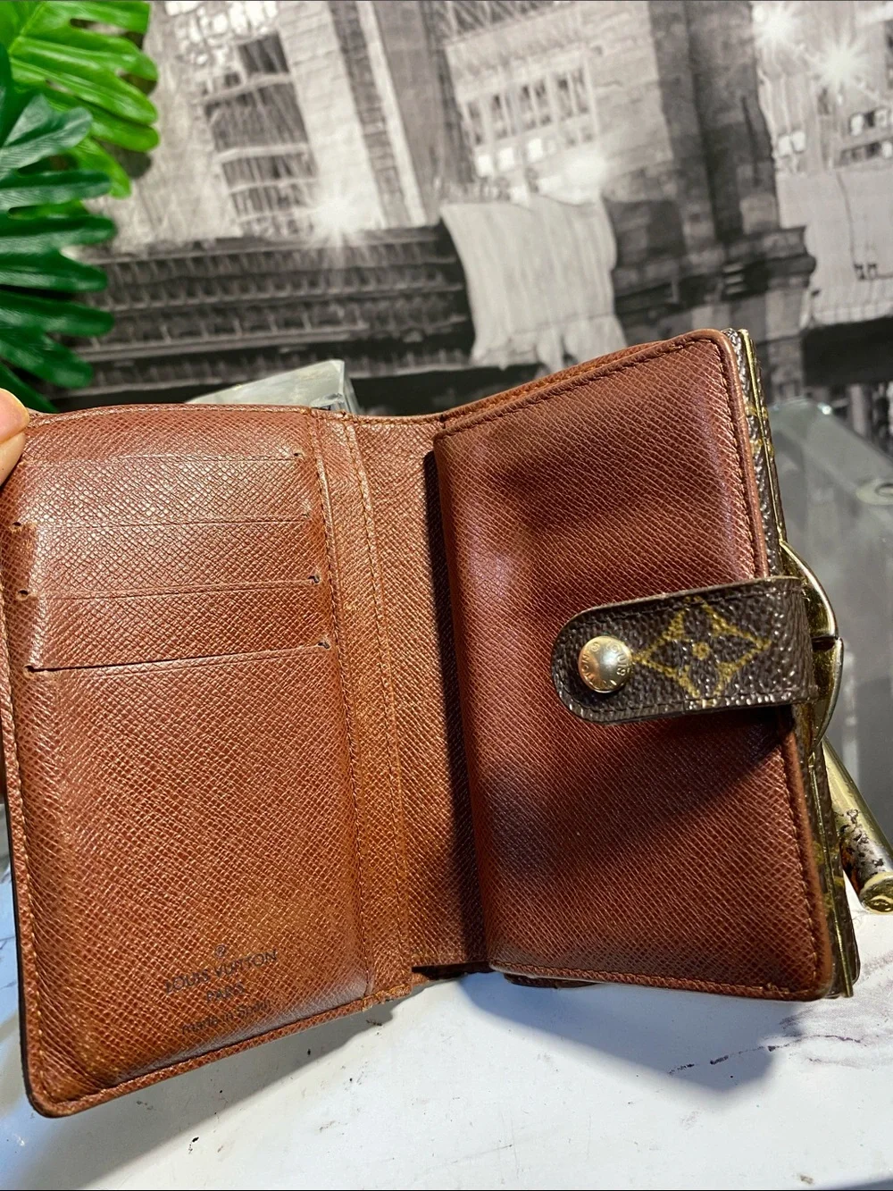 Authentic Louis Vuitton Vintage Monogram Kisslock Wallet - Picture 8 of 15